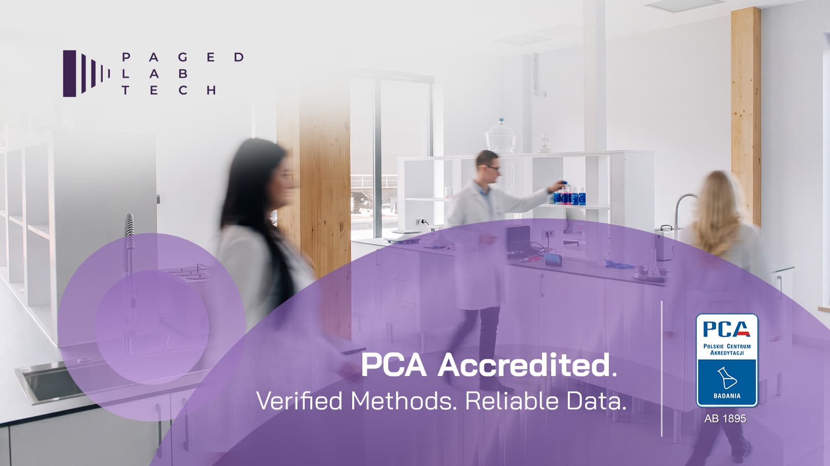 Laboratorium Paged LabTech ze znakiem akredytacji PCA i hasłem „PCA Accredited. Verified Methods. Reliable Data.”